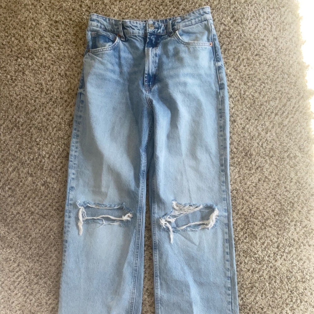 Like new Zara, blue jeans, straight leg. size US 10.